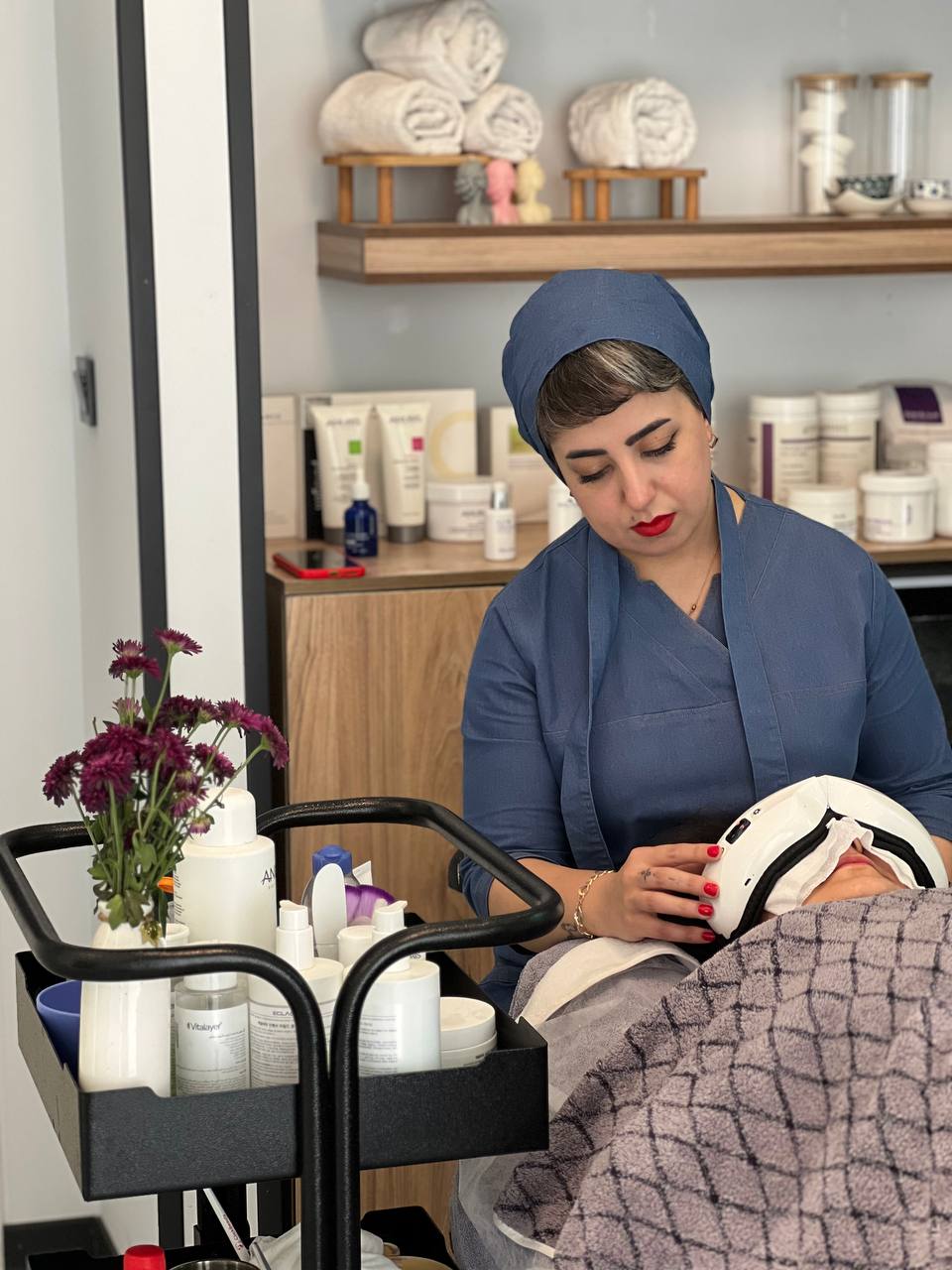 فشیال و پاکسازی پوست آیسودا رضایی