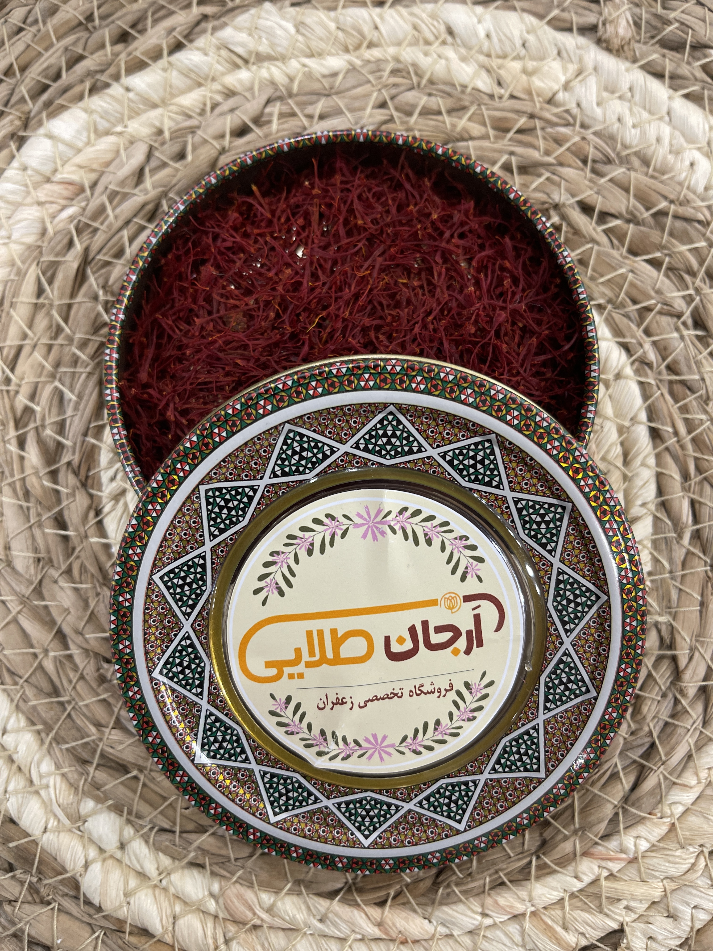 ارجان طلایی بهترین نوع زعفران و زیتون