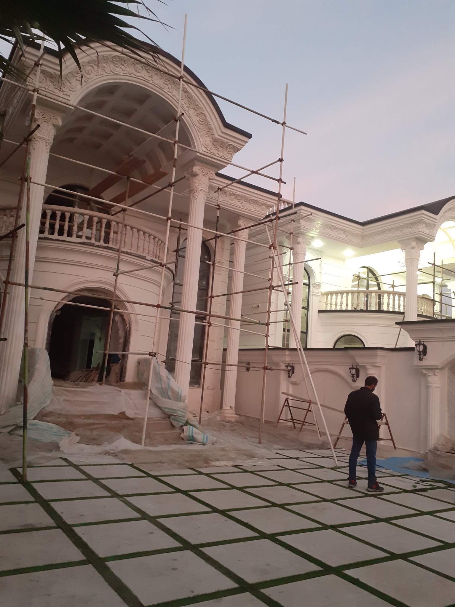 نقاشی ساختمان آریانا