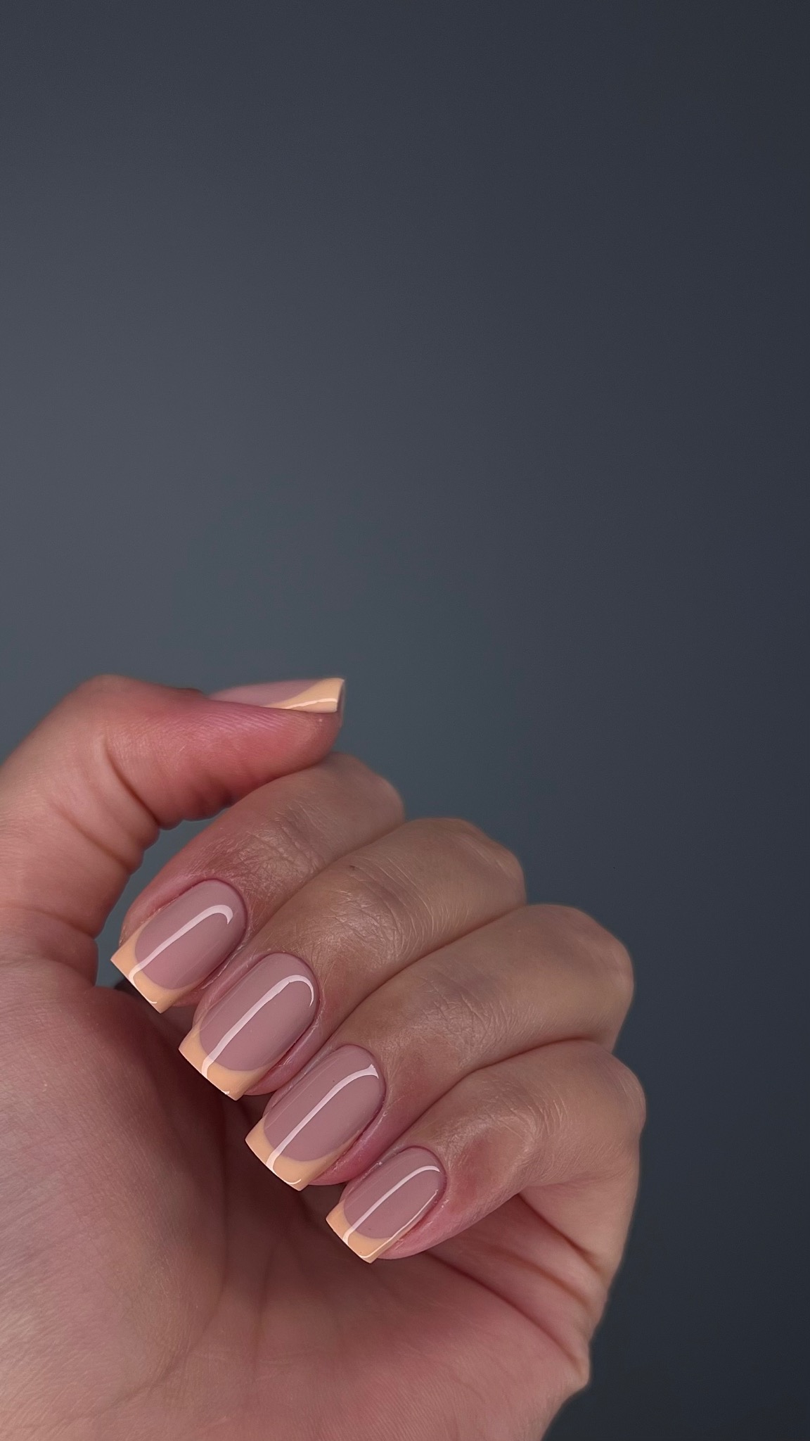 مرکز تخصصی کاشت ناخن نیوشا نیلز قائمشهر