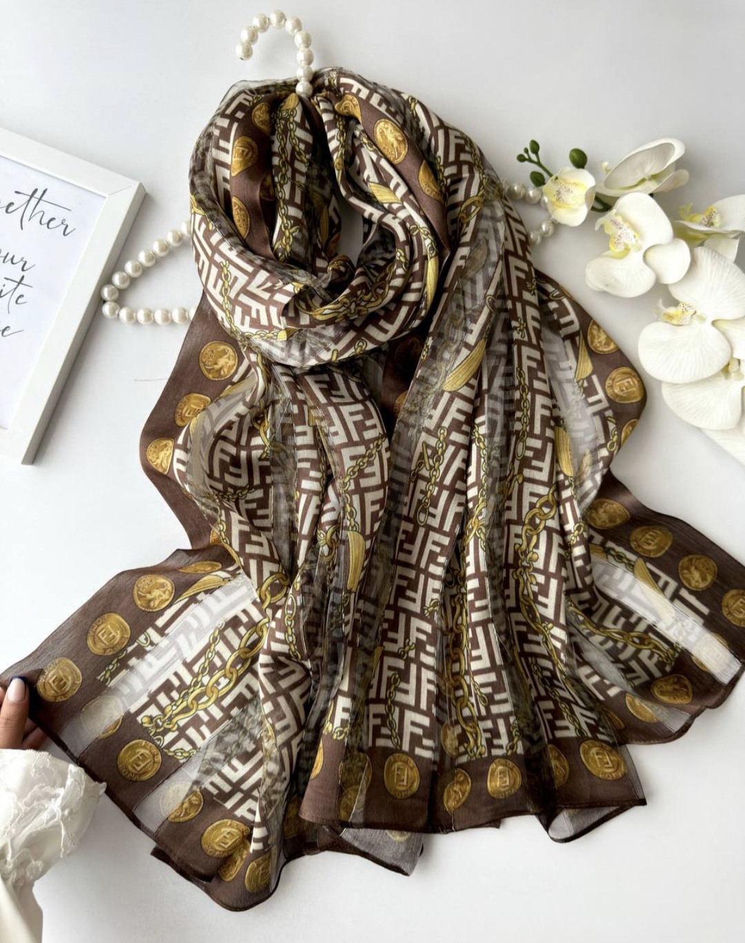 گالری شال و روسری عطرا