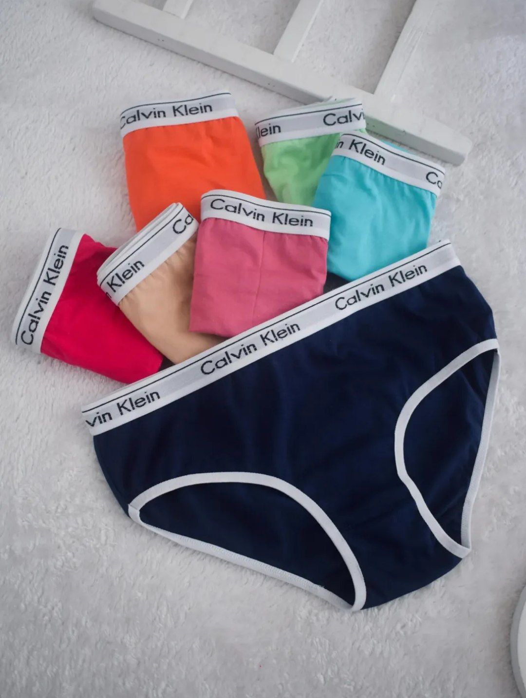 لباس زیرنیلا