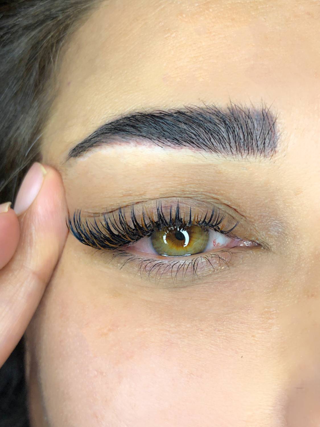خدمات مژه و اکستنشن مژه آزاده خانزاده