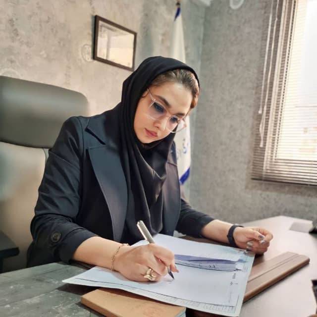 وکیل پابه یک دادگستري