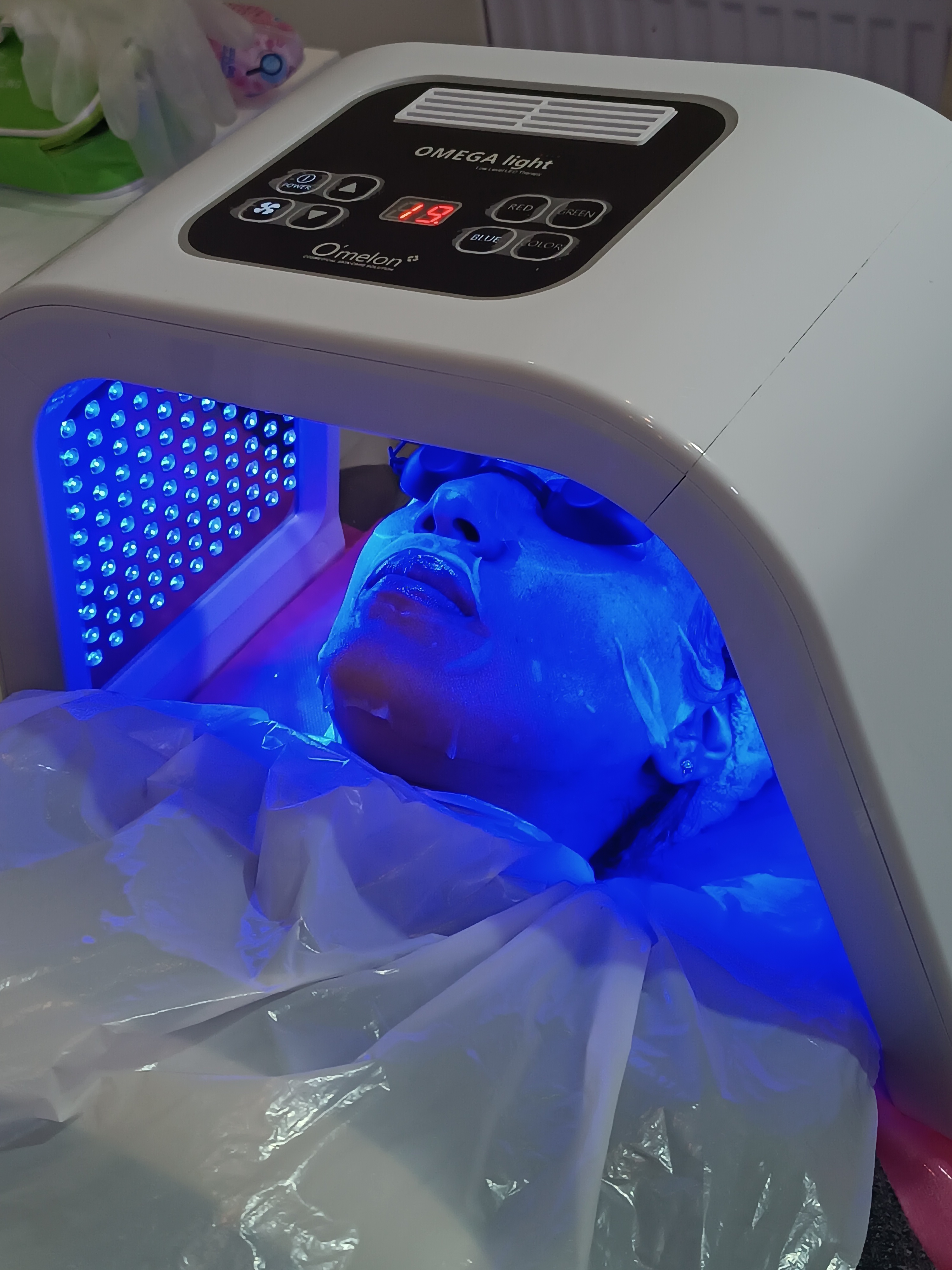 خدمات پاکسازی فیشیال و پلاژن تراپی