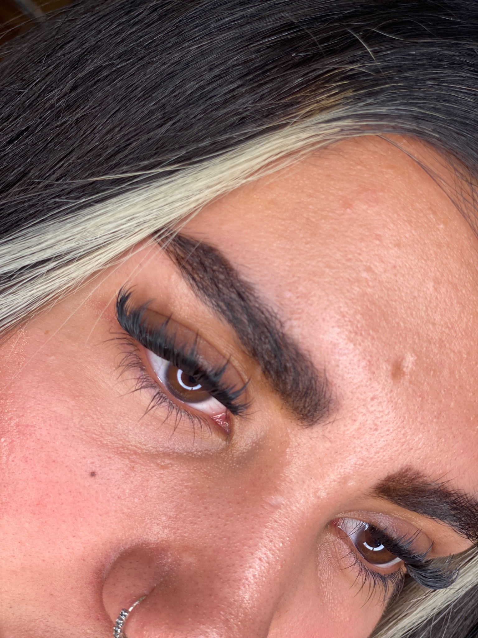 خدمات تخصصی مژه و ابرو