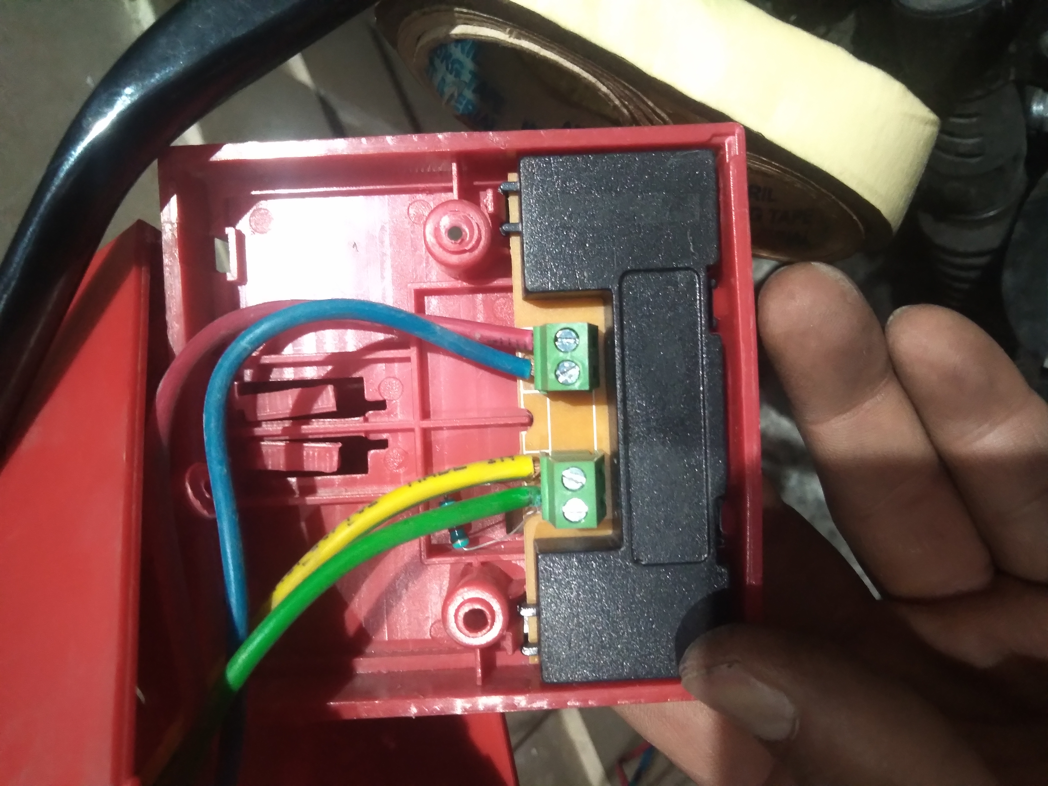 آژیراک صنعت خدمات ایمنی و آتش نشانی