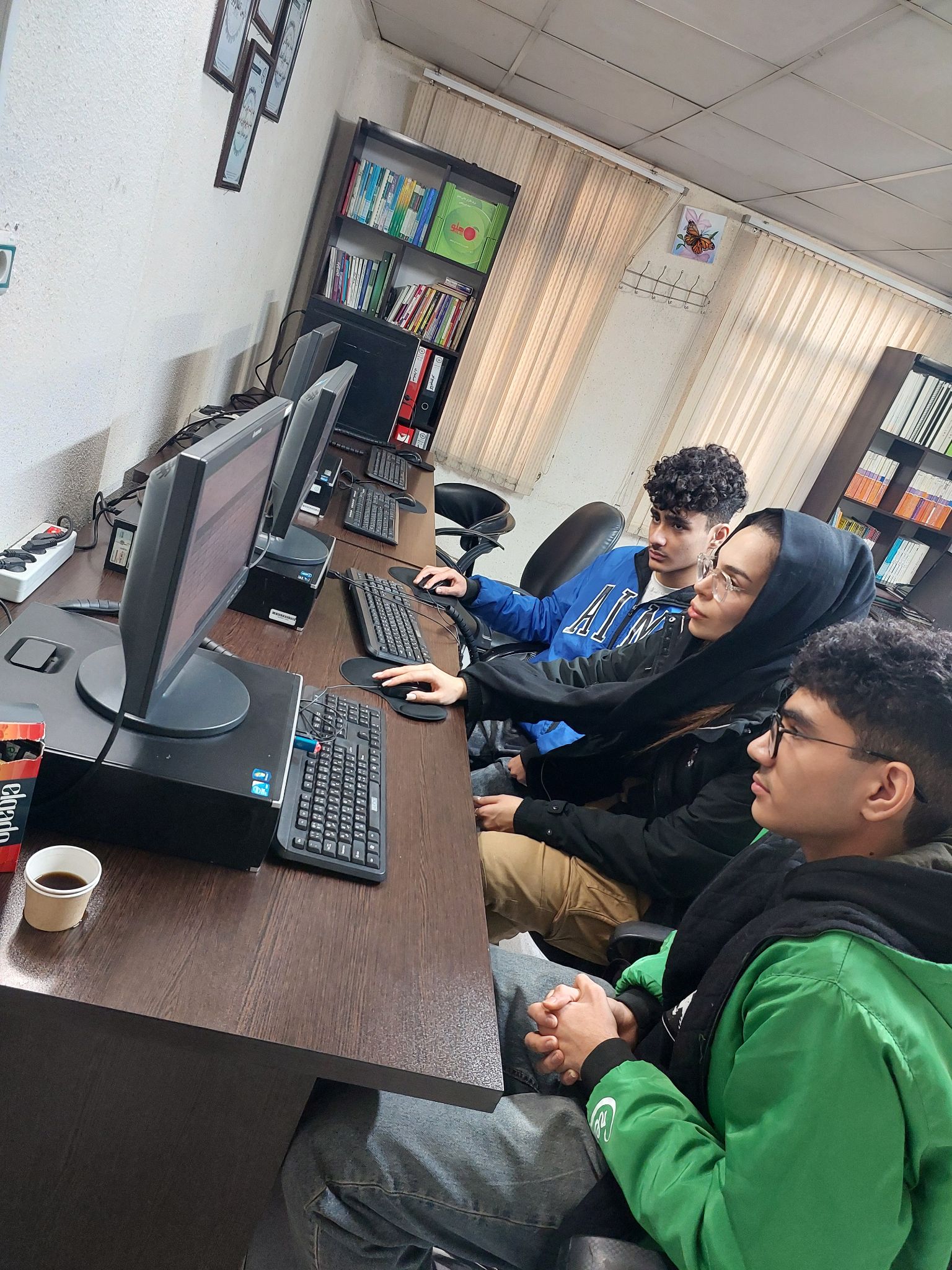 آموزشگاه وآموزش کامپیوترو حسابداری  آیین