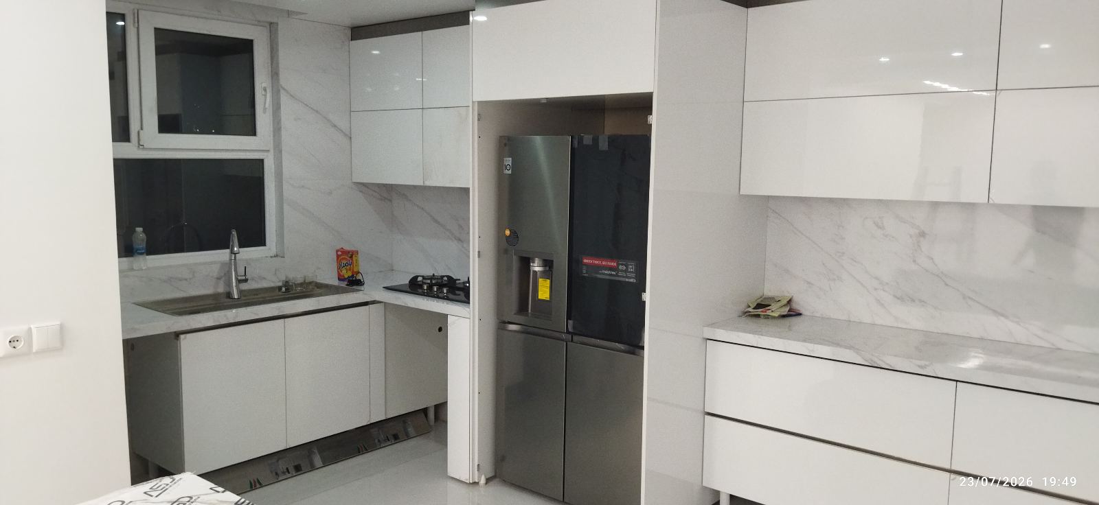 خدمات ساخت کابینت و کمد دیواری دکوراتور