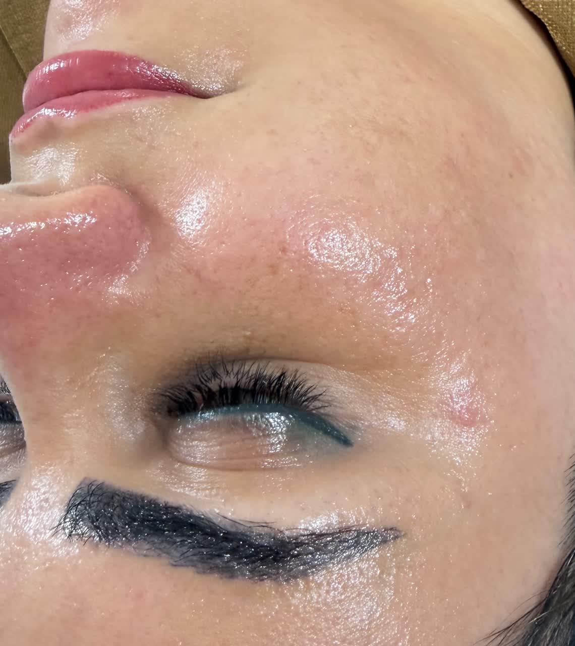 سالن تخصصی پاکسازی پوست هما