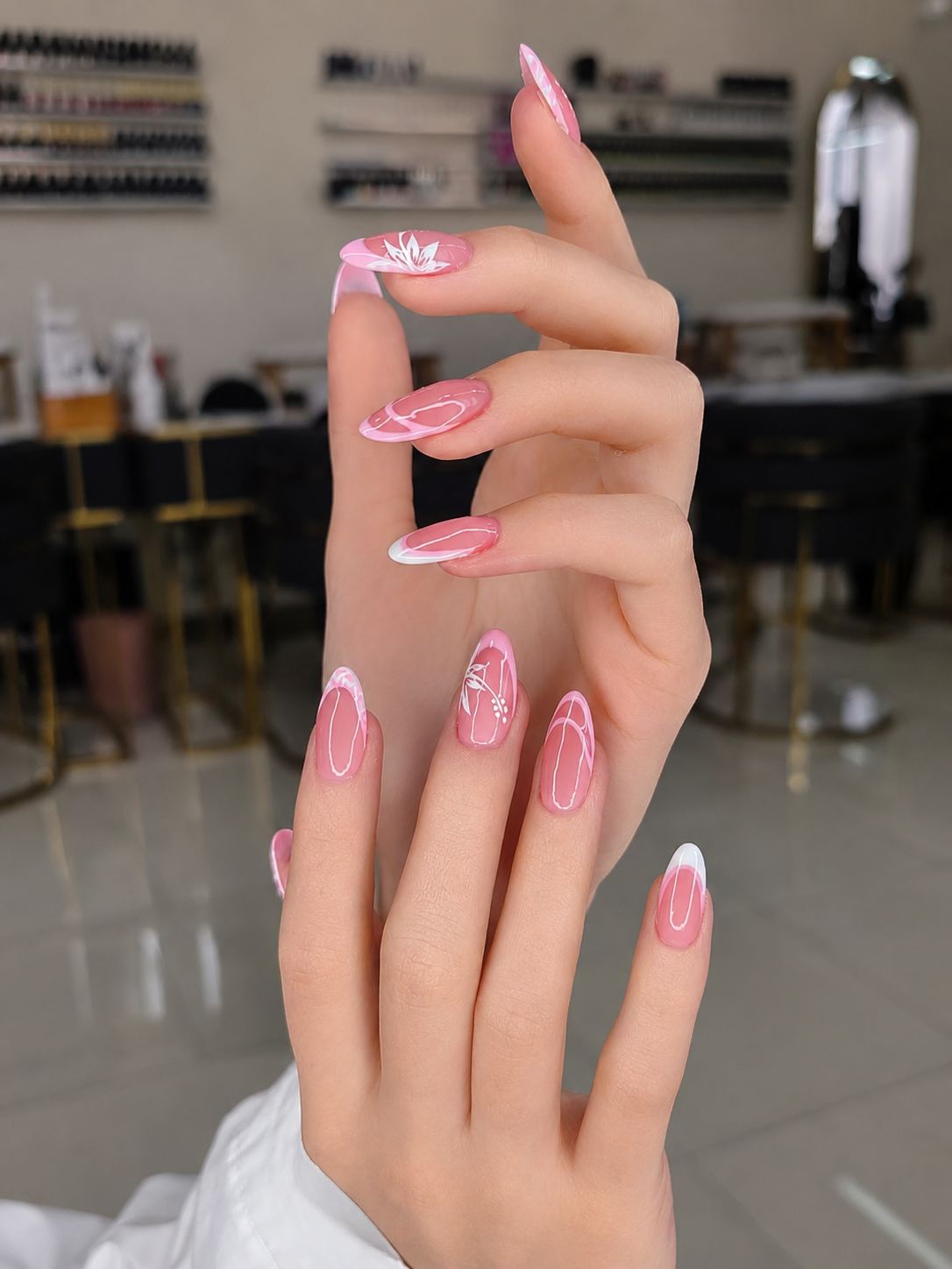سالن تخصصی ناخن و مژه سارا عسگری