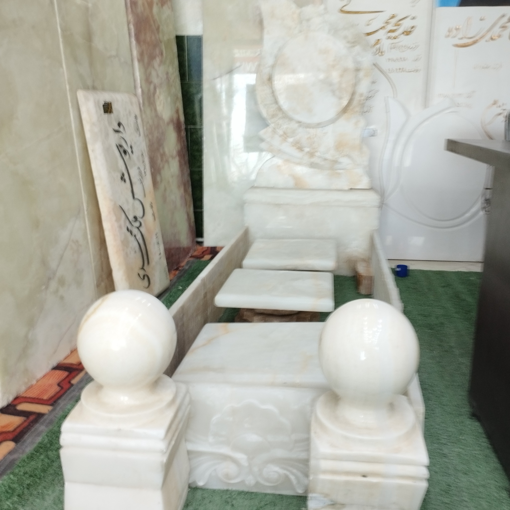 سنگ مزار آوان