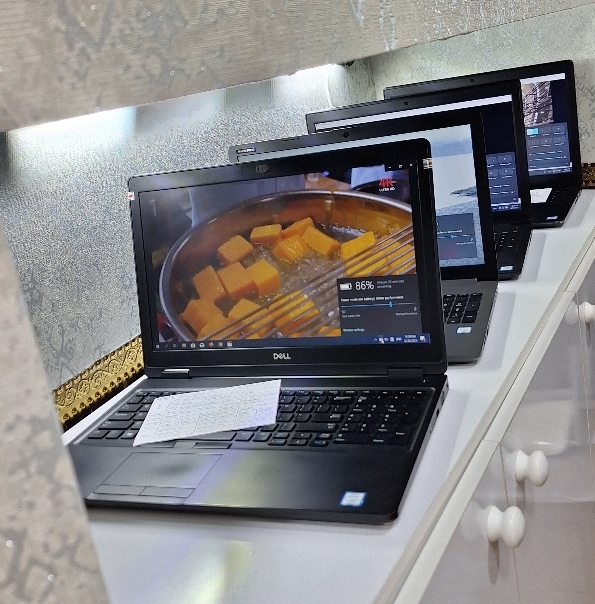 لپ‌تاپ تکوین‌استور