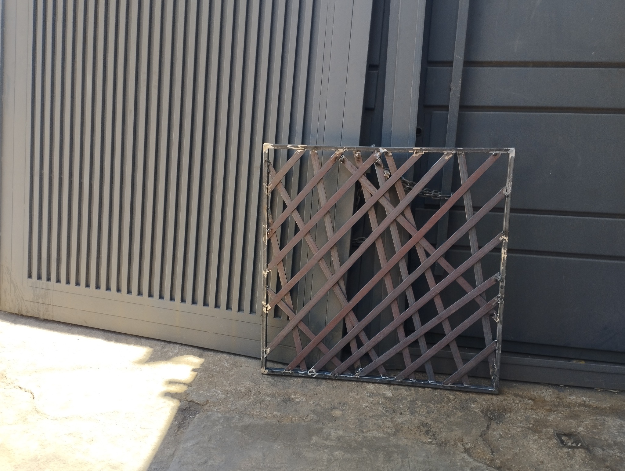 درب ها و مصنوعات فلزی و اتوماتیک آزادیان