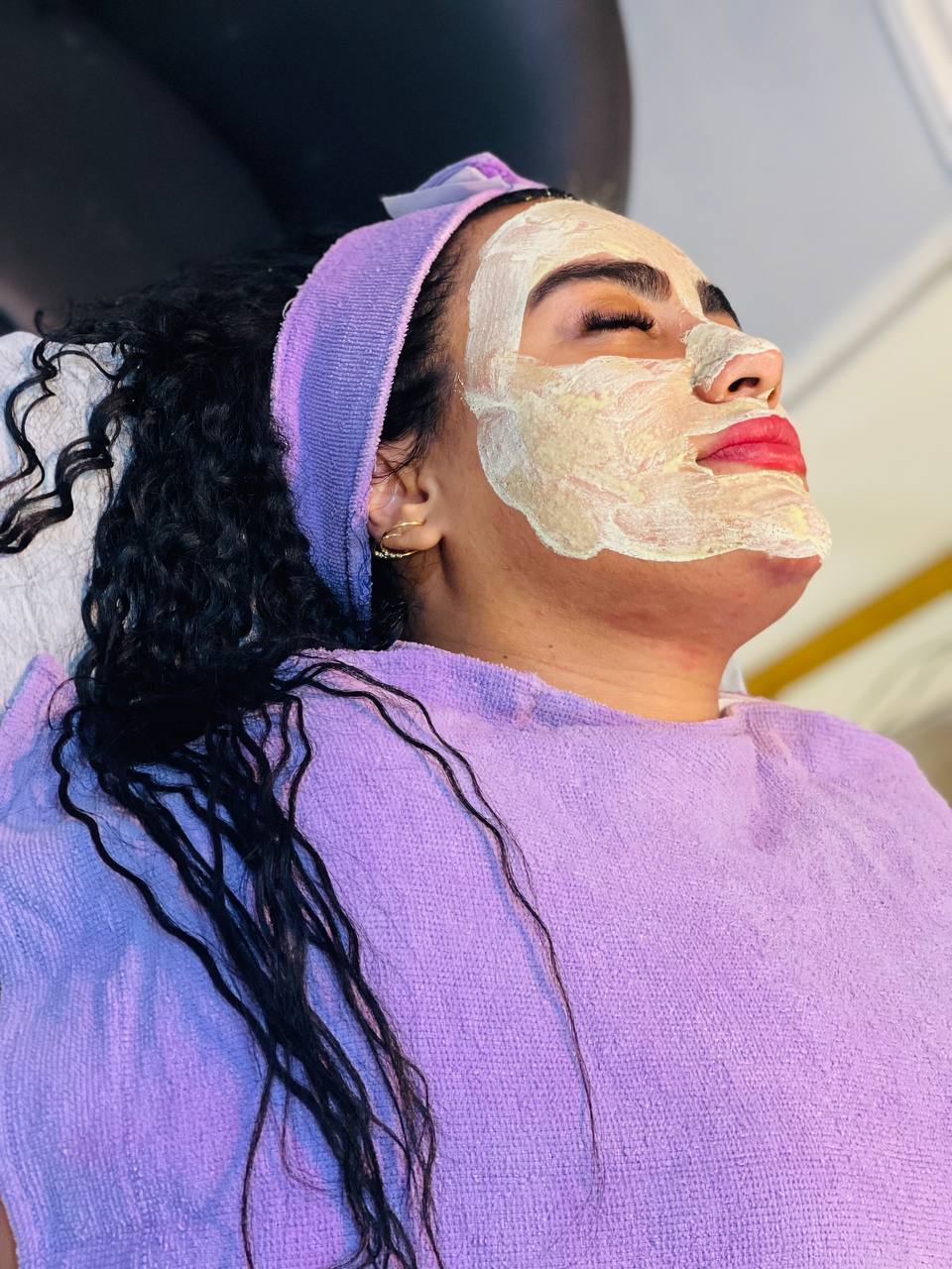 مرکز  تخصصی پوست و فیشیال آتیماه