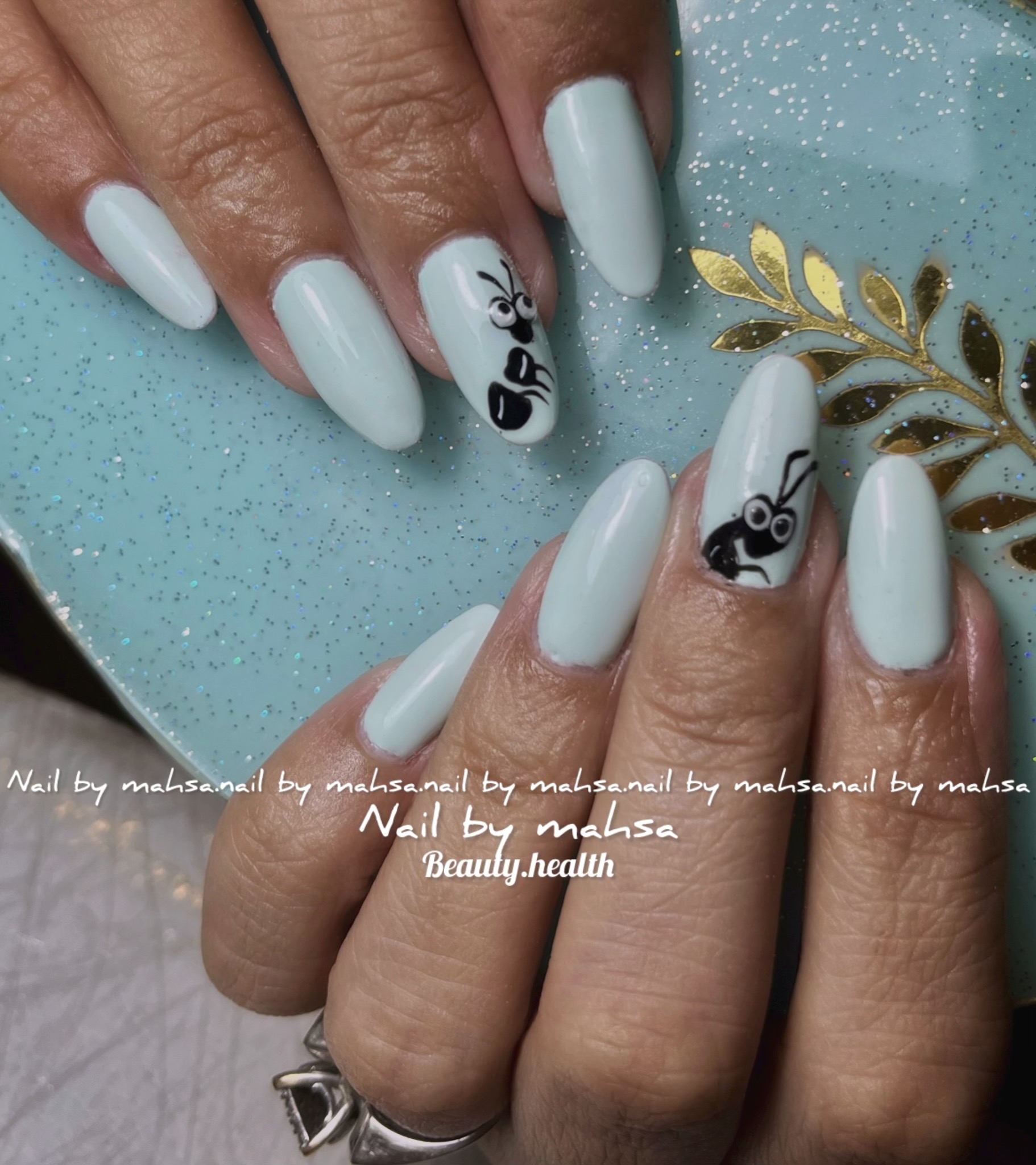 خدمات تخصصی کاشت ناخن مهسا