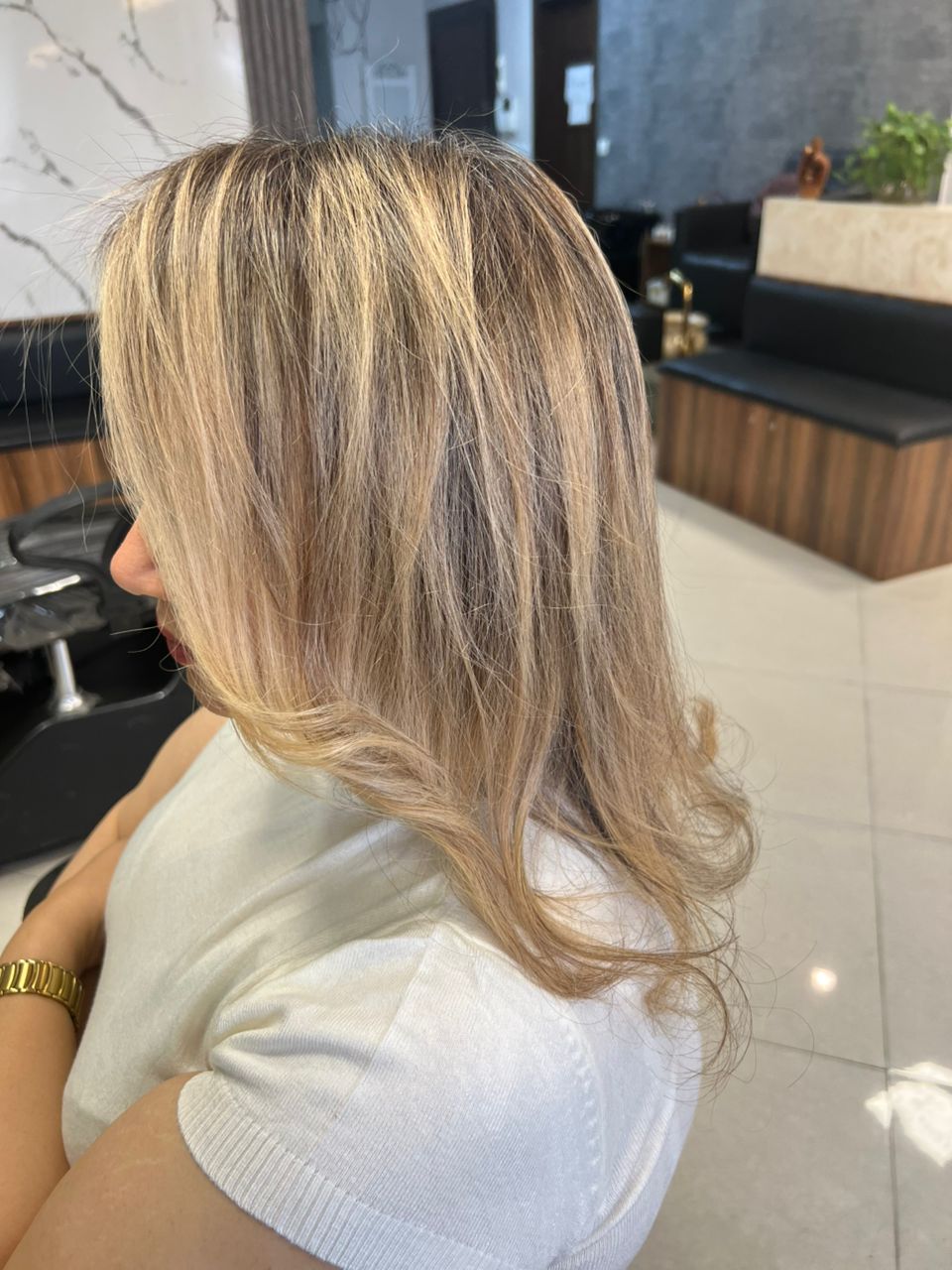 سالن زیبایی  آرایشگاه زنانه مهاجر شیرازی