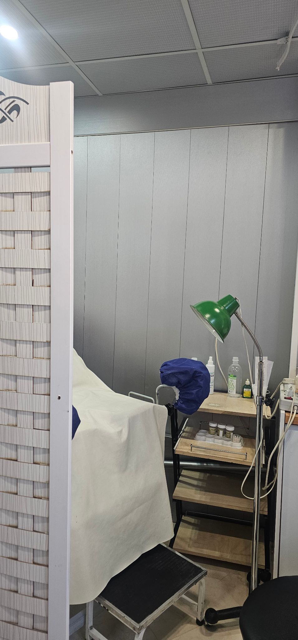 دکتر ندا اکباتانی متخصص بیماری‌های جنسی