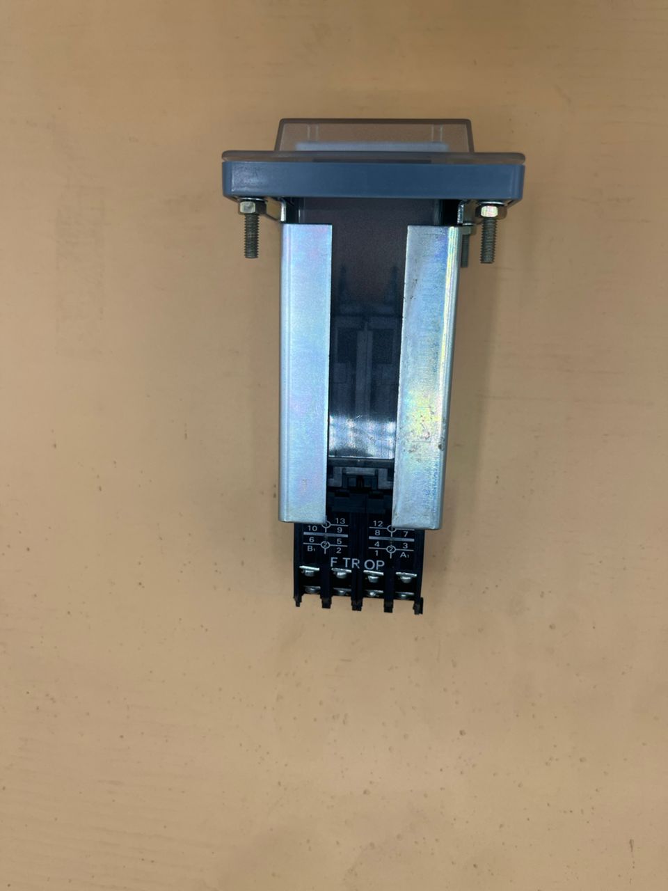 فروشگاه تامین کننده قطعات صنعتی نیروفام