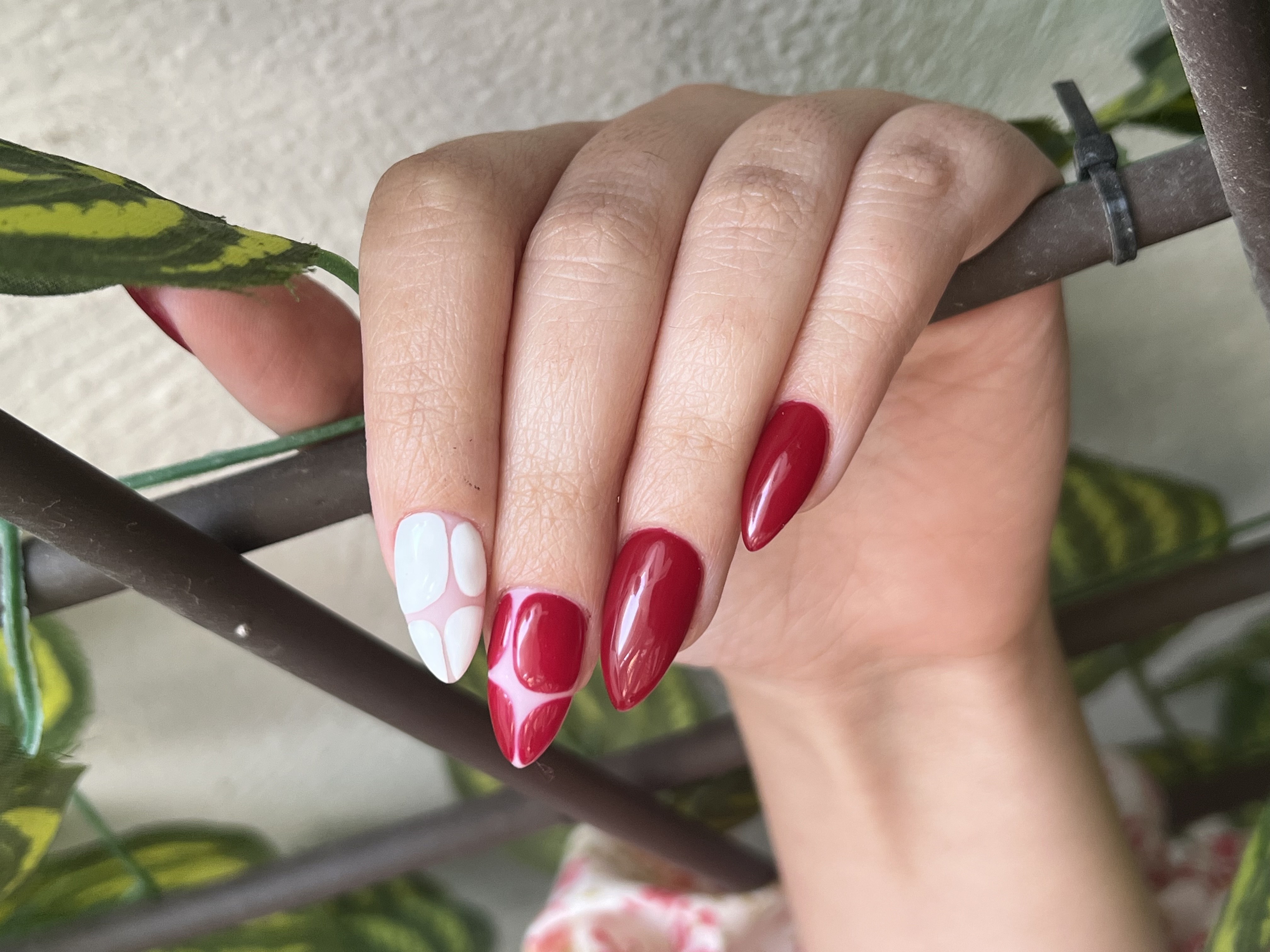 خدمات تخصصی ناخن و پدیکور مژده وکیلی