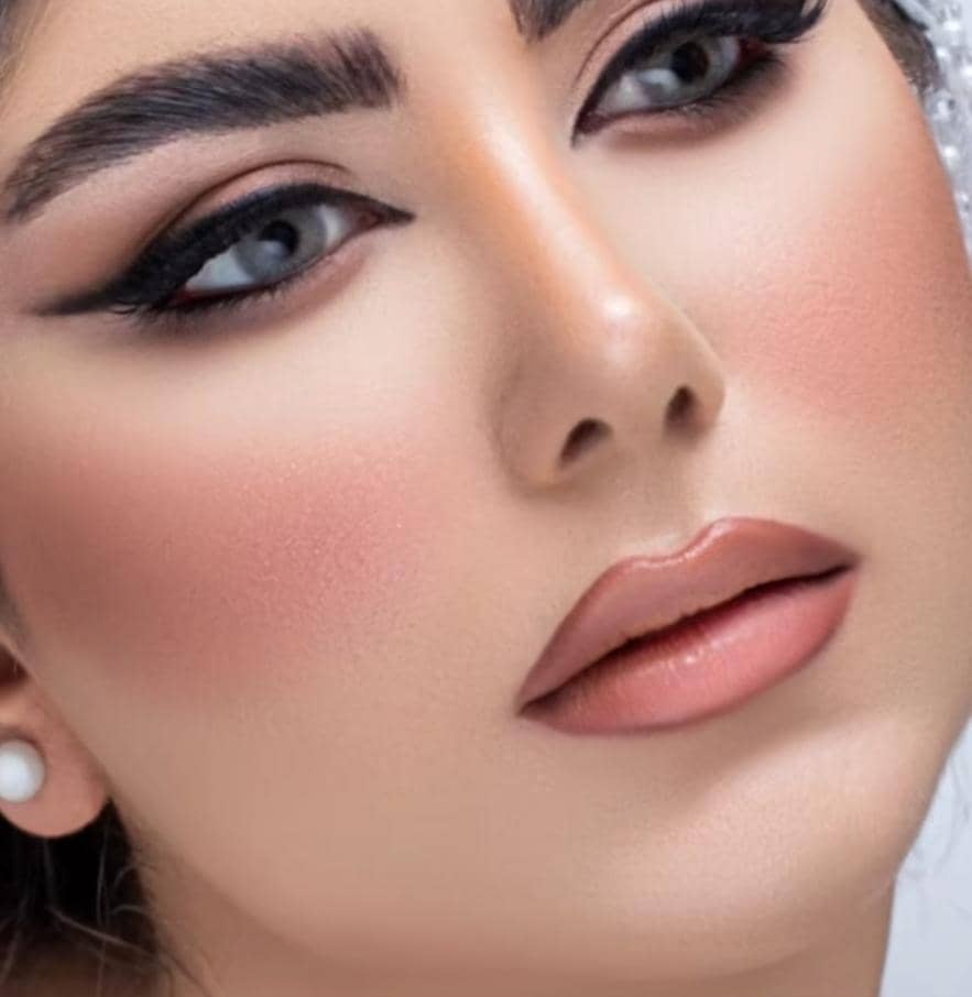 اموزشگاه وسالن زیبایی تاج زرین