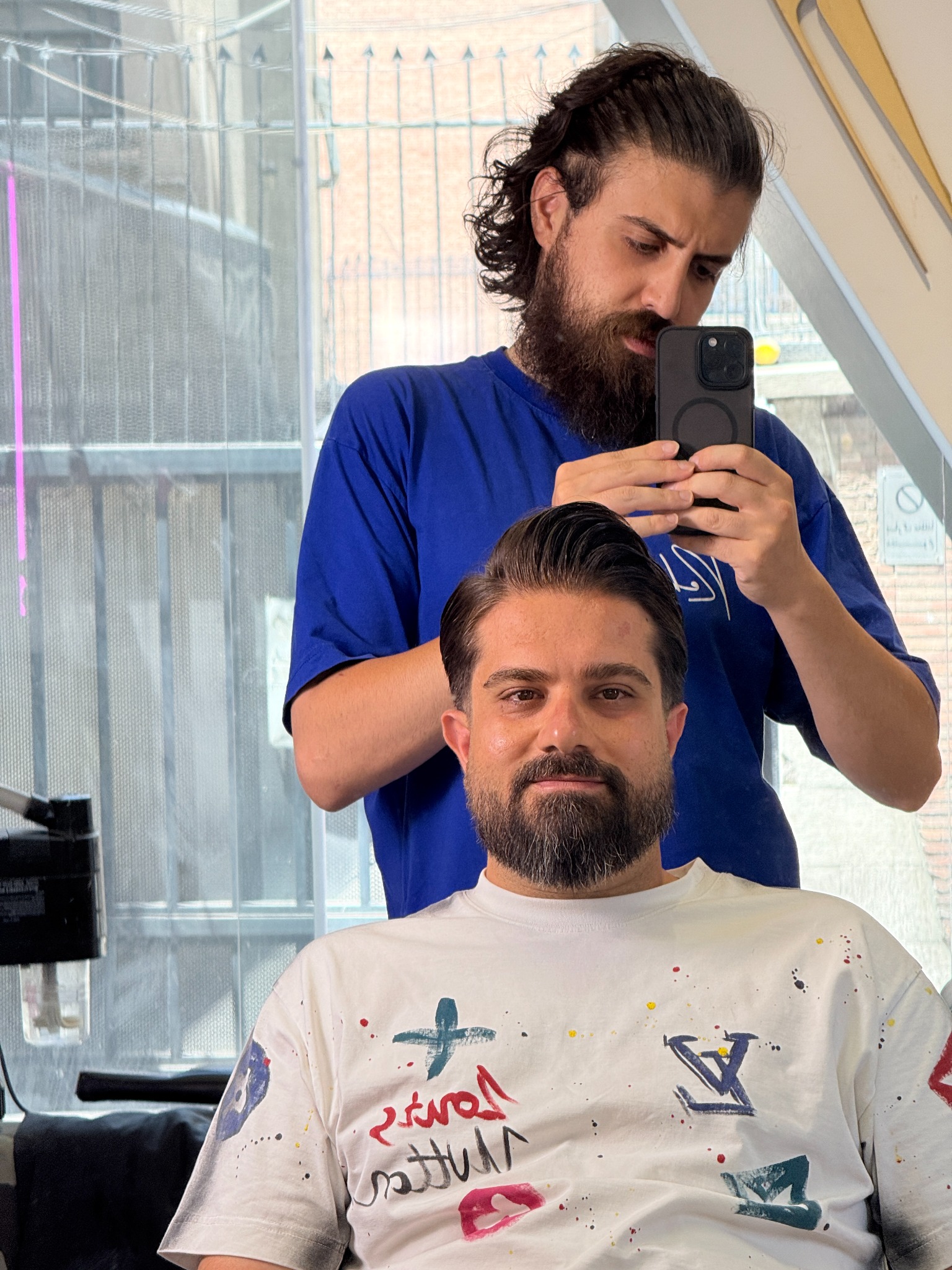 آرایشگاه مردانه قیچی طلایی