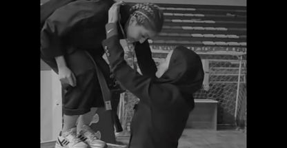 مربی دفاع شخصی افسانه