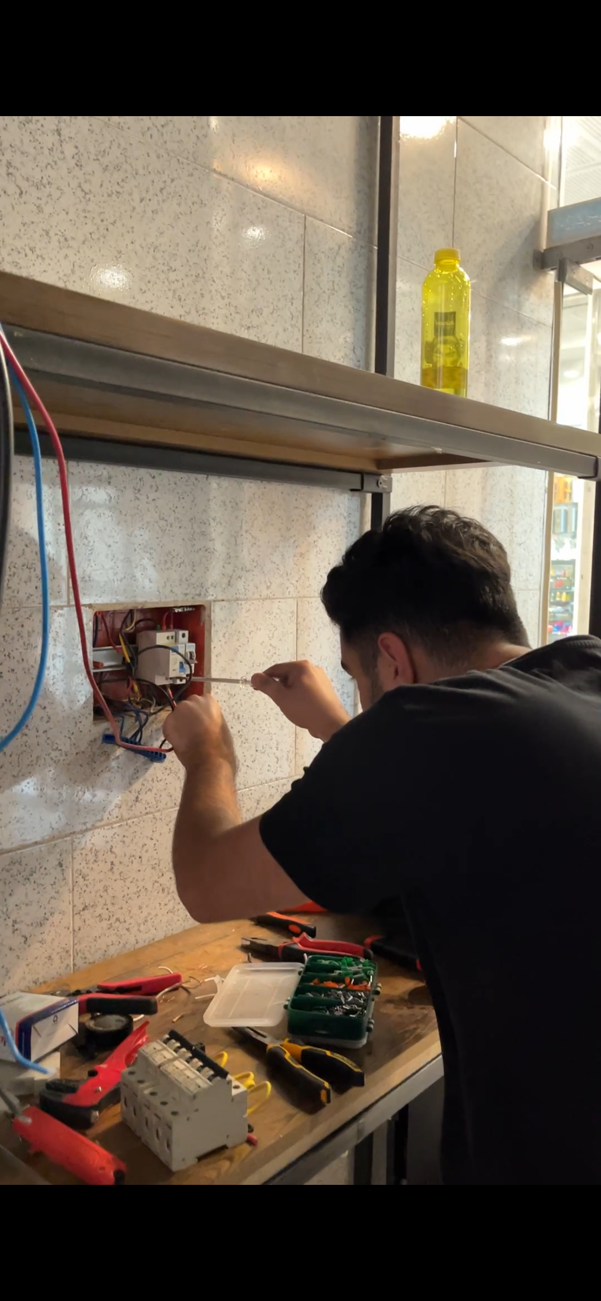 خدمات فنی ، مهندسی ،برق و امنیت پوریا