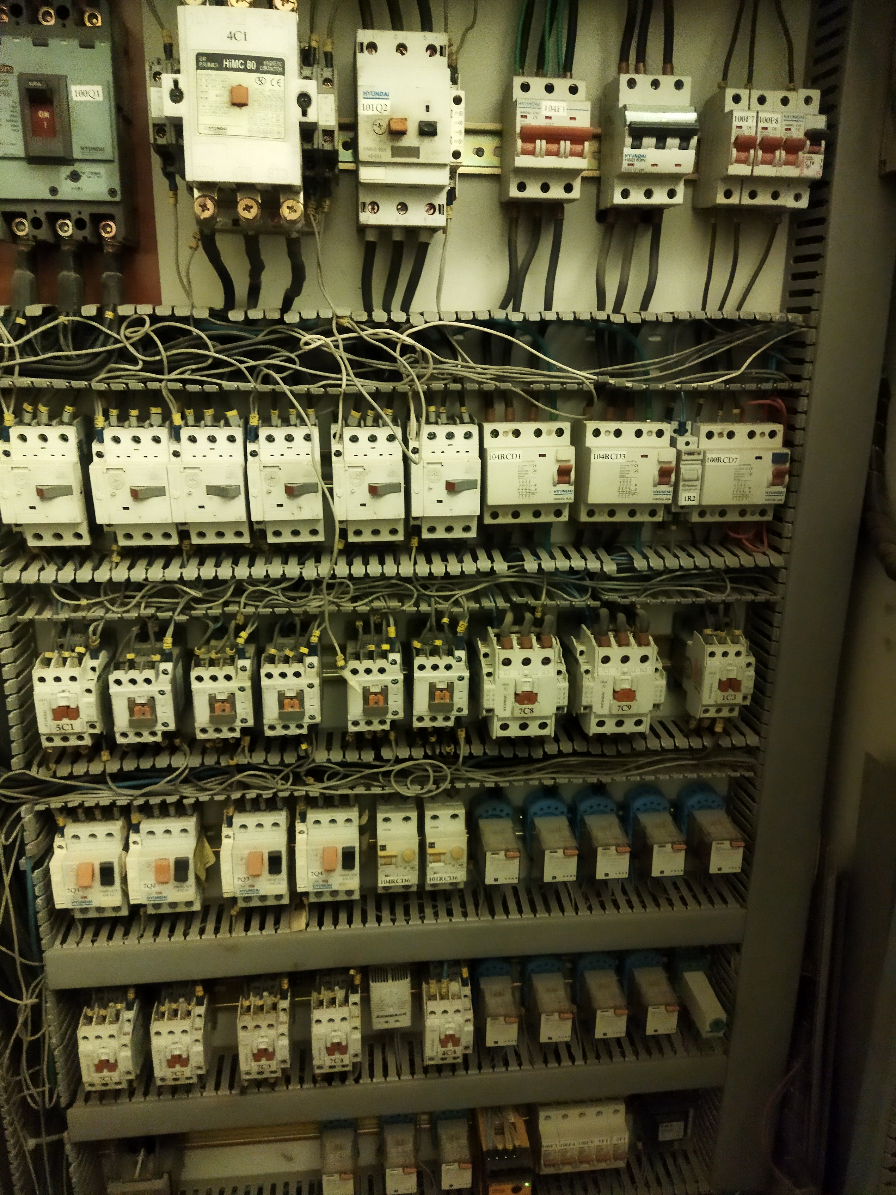 خدمات برق  ساختمان یگانه