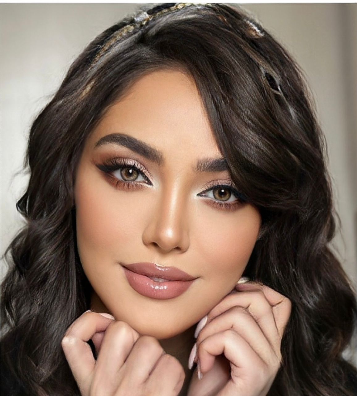 آموزشگاه و سالن زیبایی نیکی و الهه گلپا