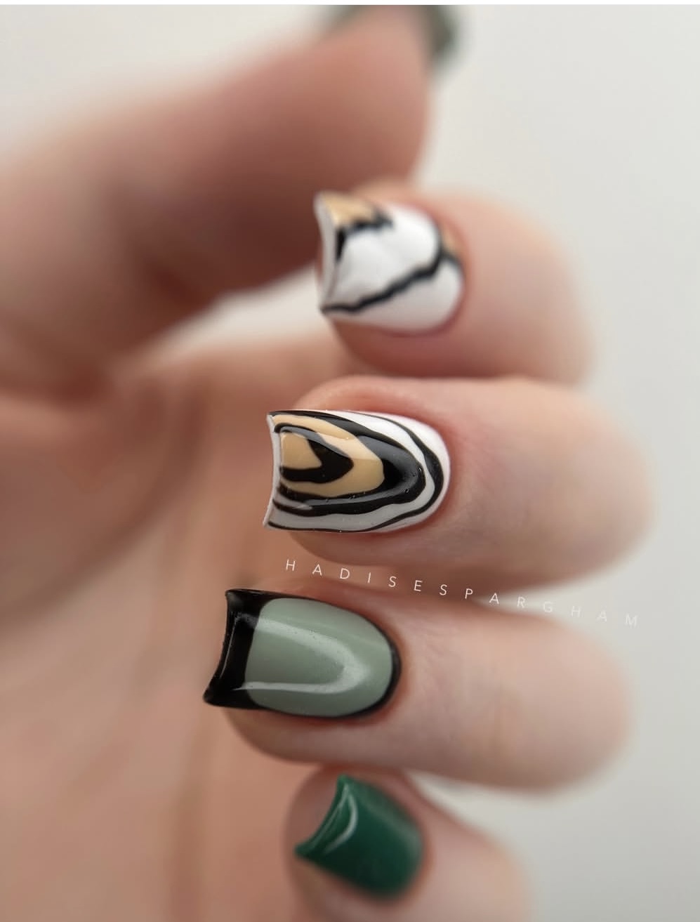 خدمات تخصصی ناخن و پدیکور اسما