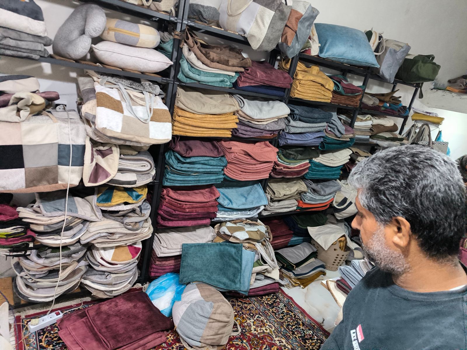 تولیدی محصولات پارچه ای هواشناس