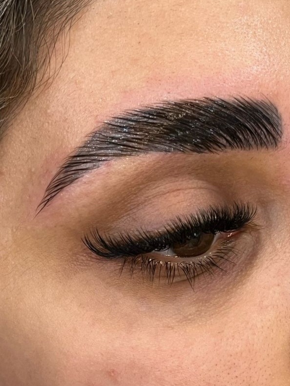 خدمات تخصصی لیفت ابرو مریم