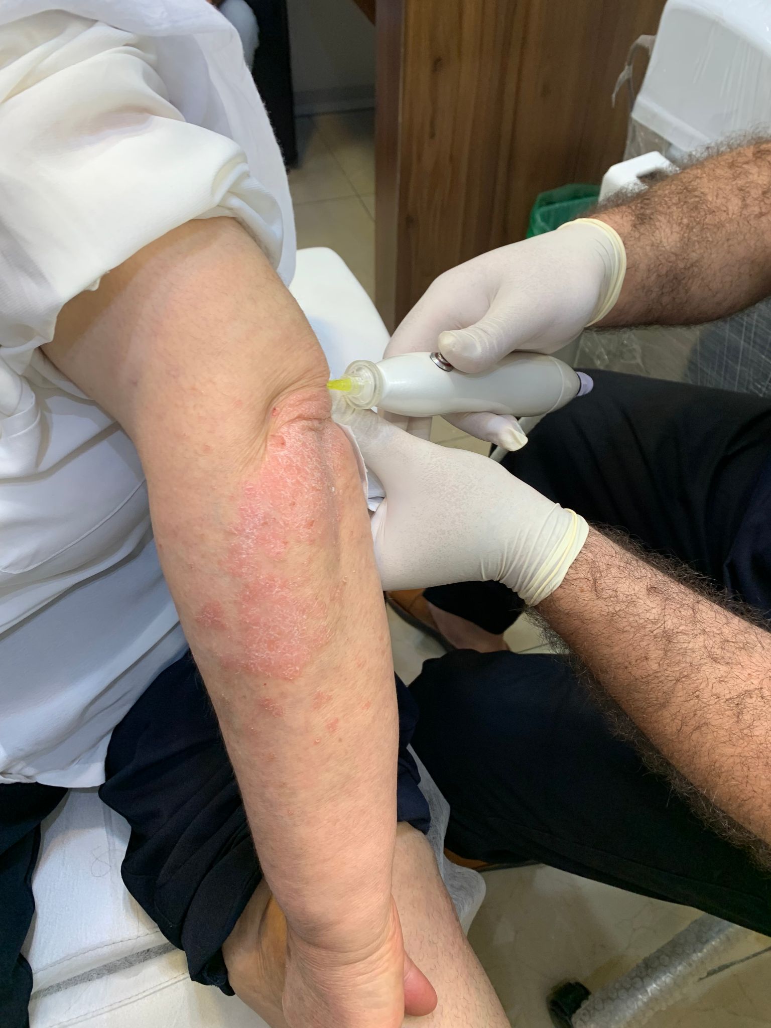 کلینیک زیبایی آفرینش،دکتر مهدی قهرمانیان