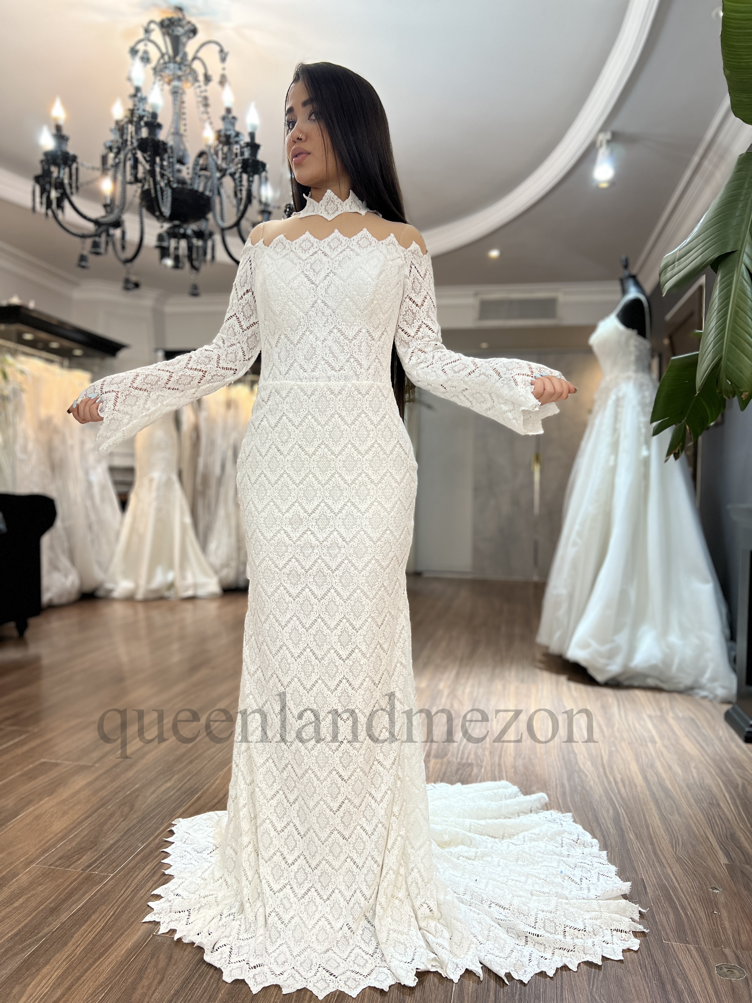 مزون لباس عروس و مجلسی کوئین لند