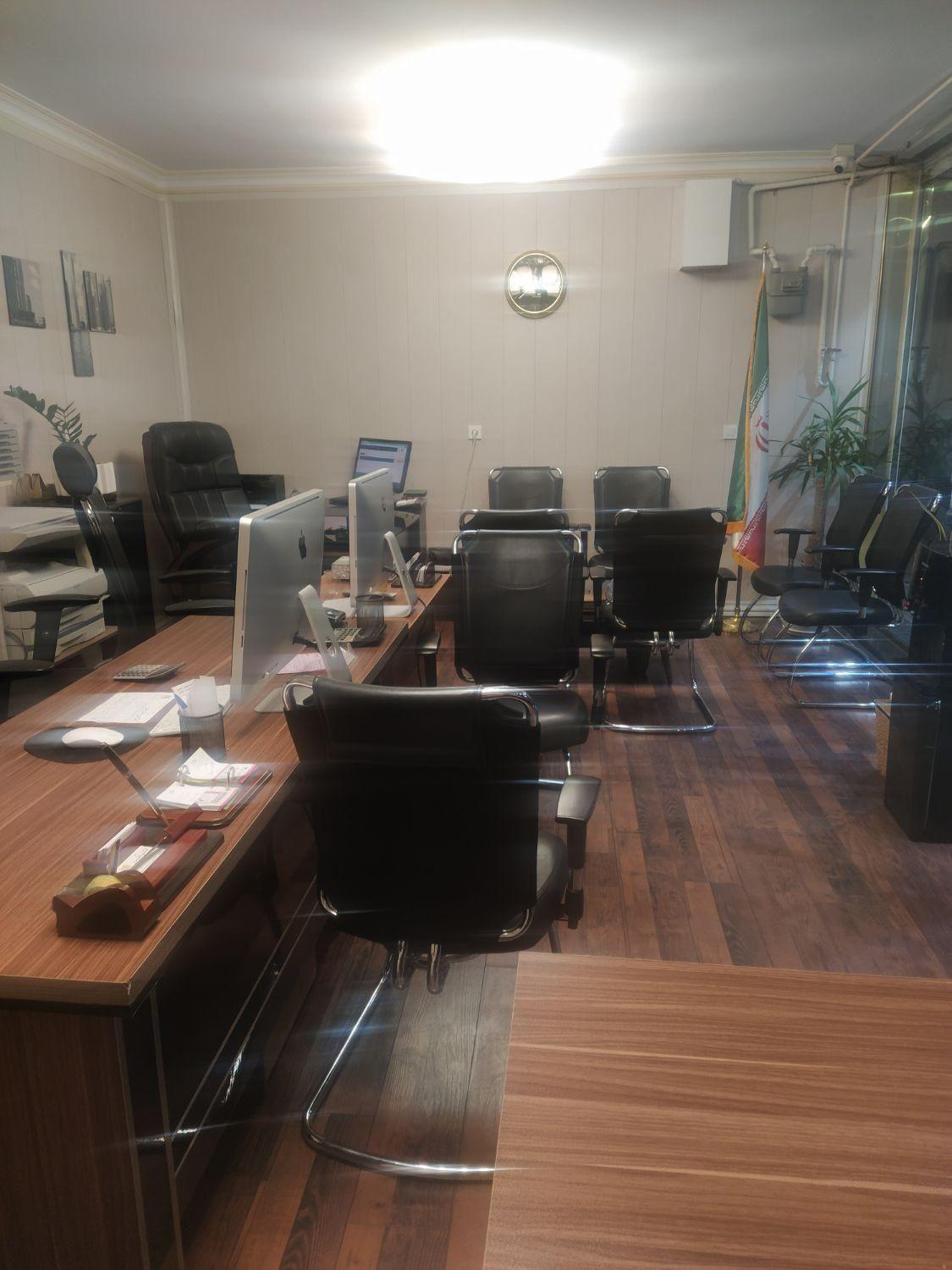 کارشناسان املاک نارون