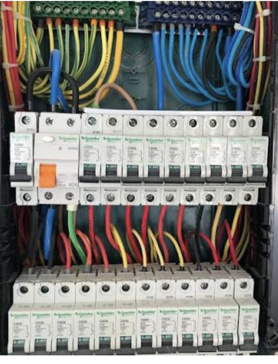برق کار صنعتی و ساختمانی