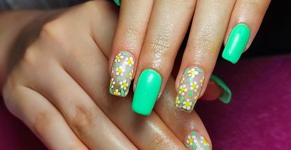 سالن تخصصی کاشت ناخن و پدیکورشادی