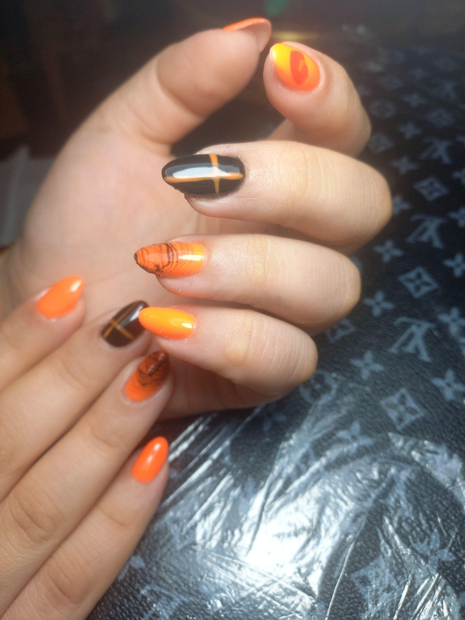 خدمات و اموزش ناخن آیدا