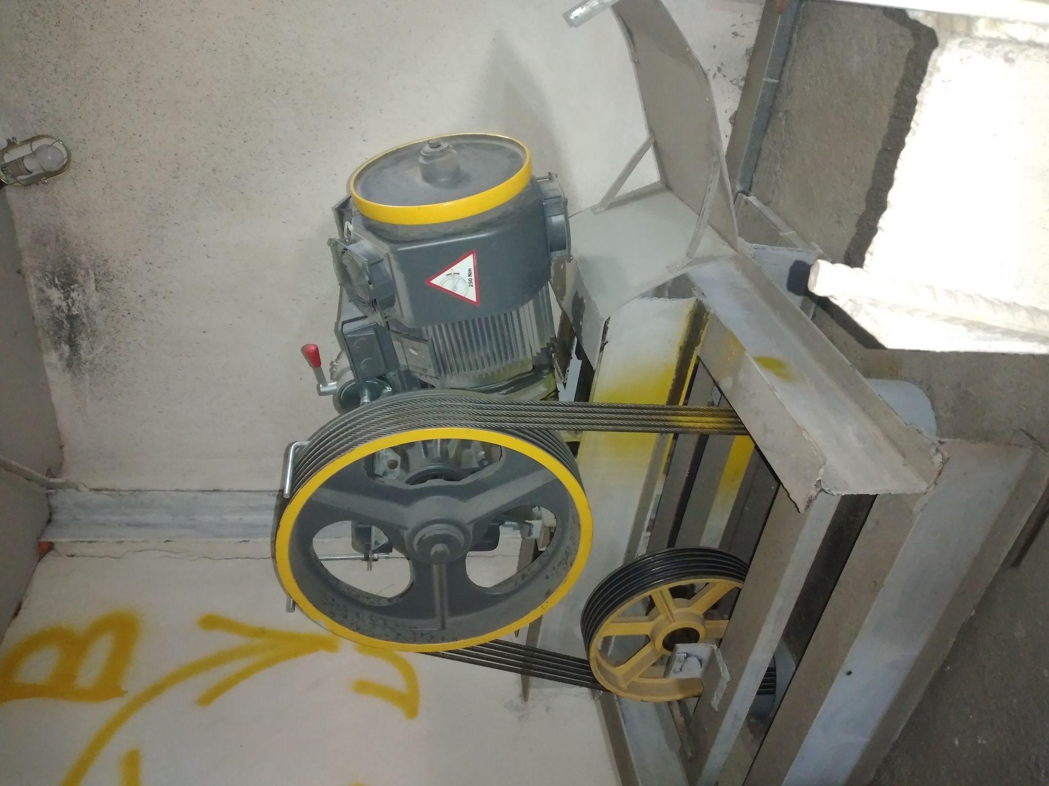 خدمات آسانسور پوریا