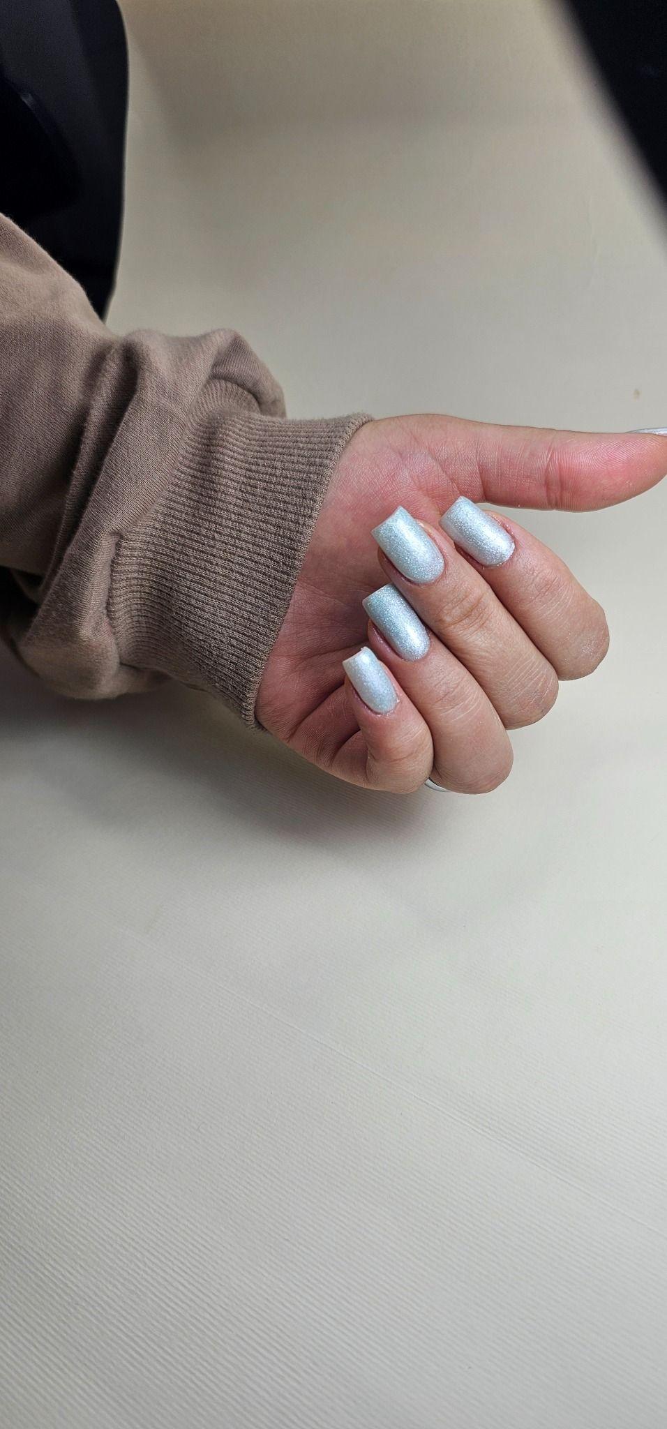 خدمات کاشت ناخن و آموزش زر نیل