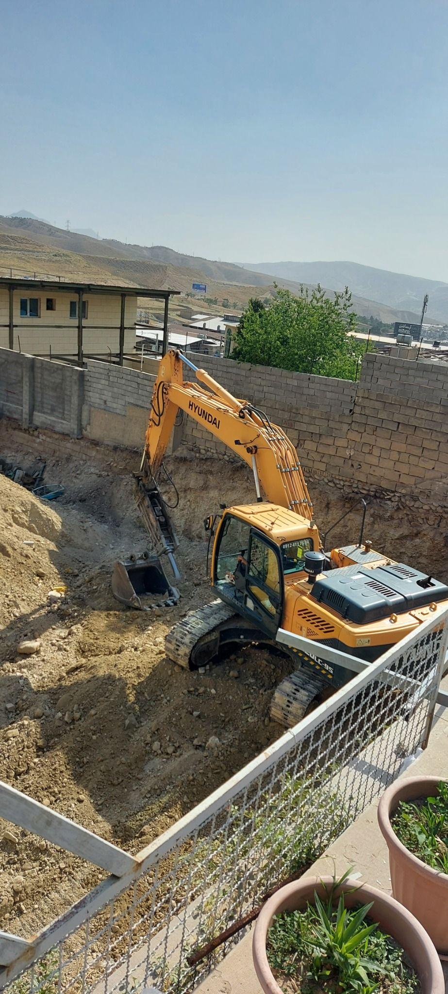 خدمات خاکبرداری و خاکریزی بهنام