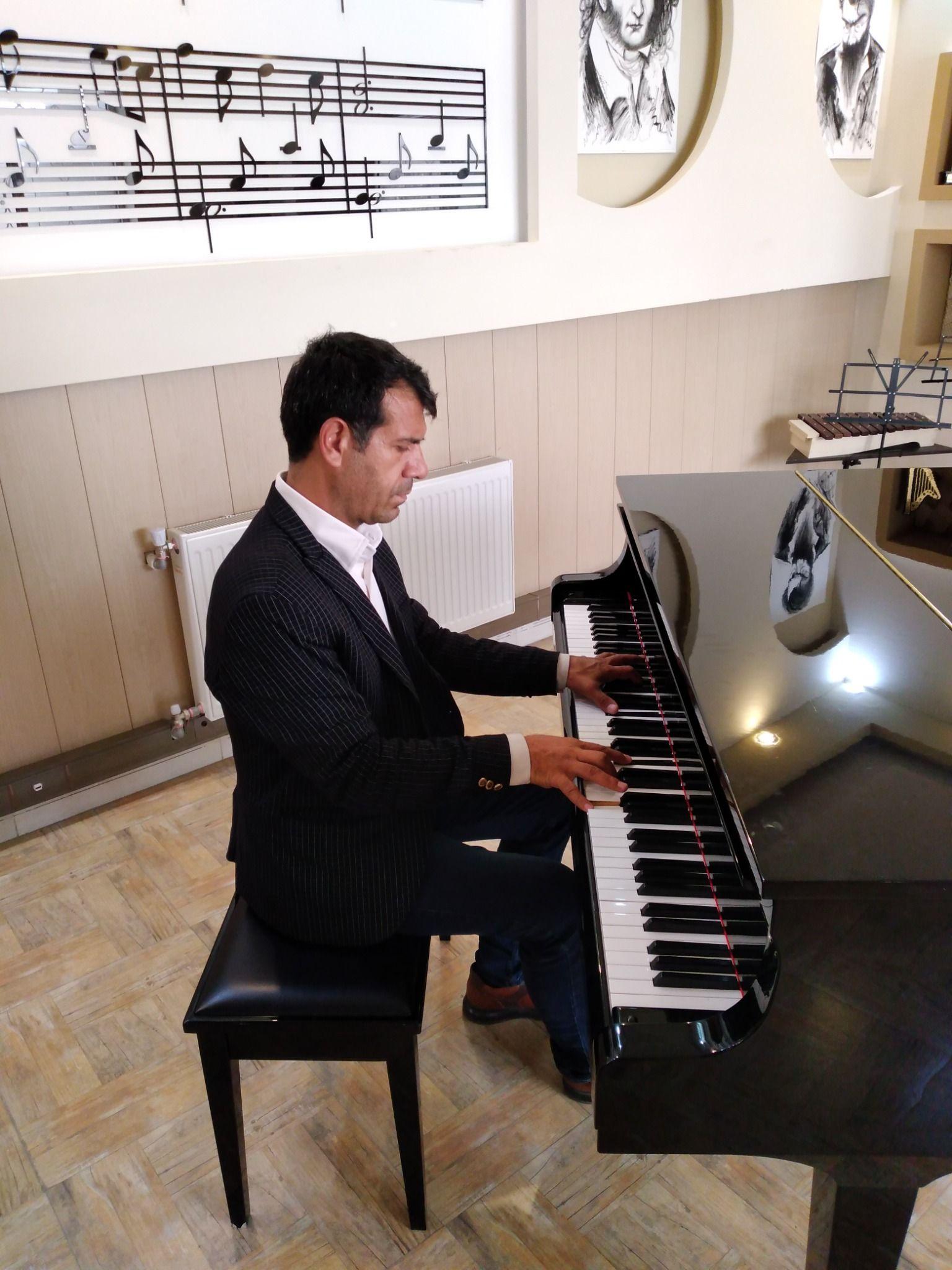 موزیک ماهور 25 سال سابقه تدریس و اجرا