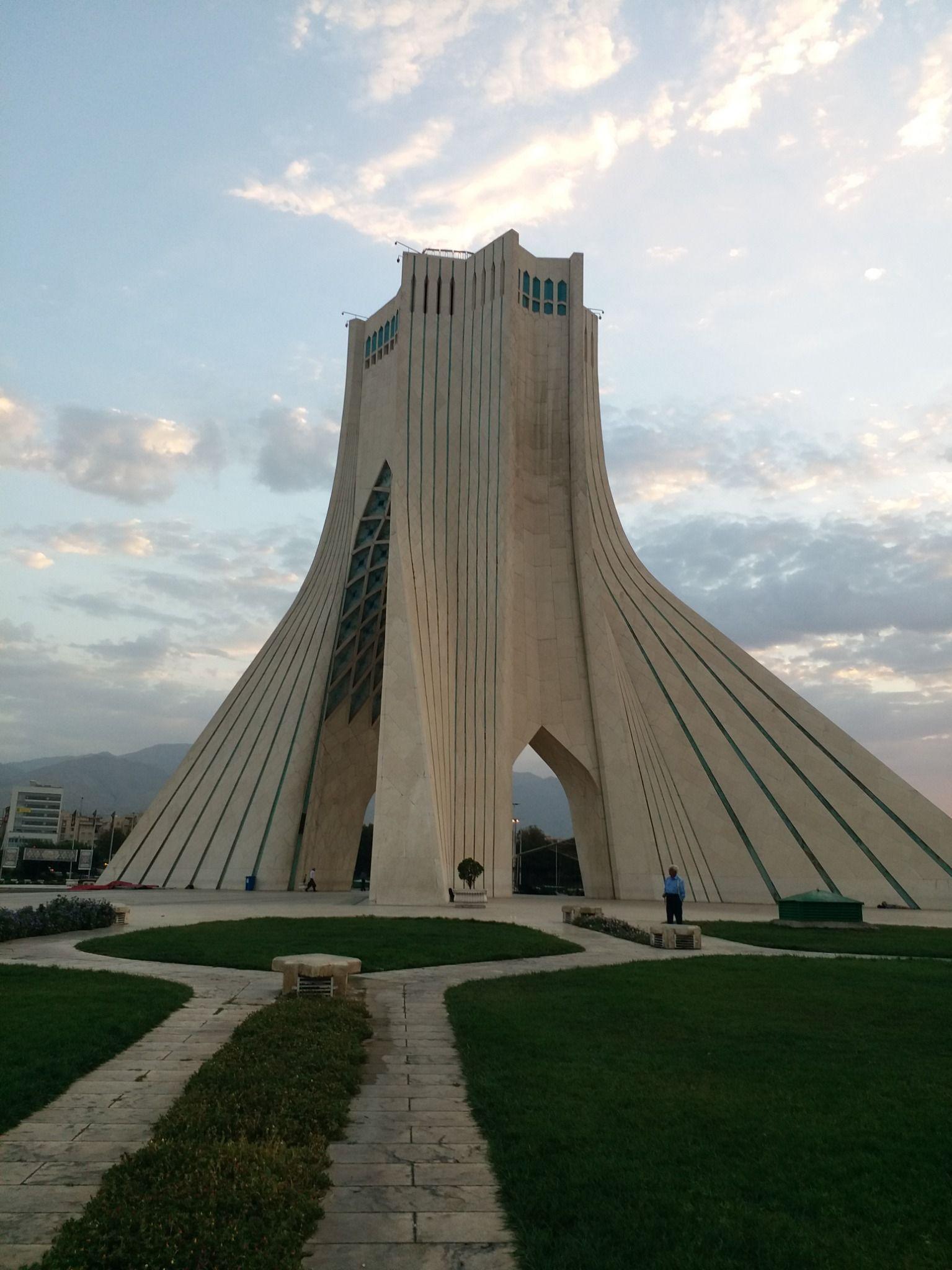 مشاور املاک یس