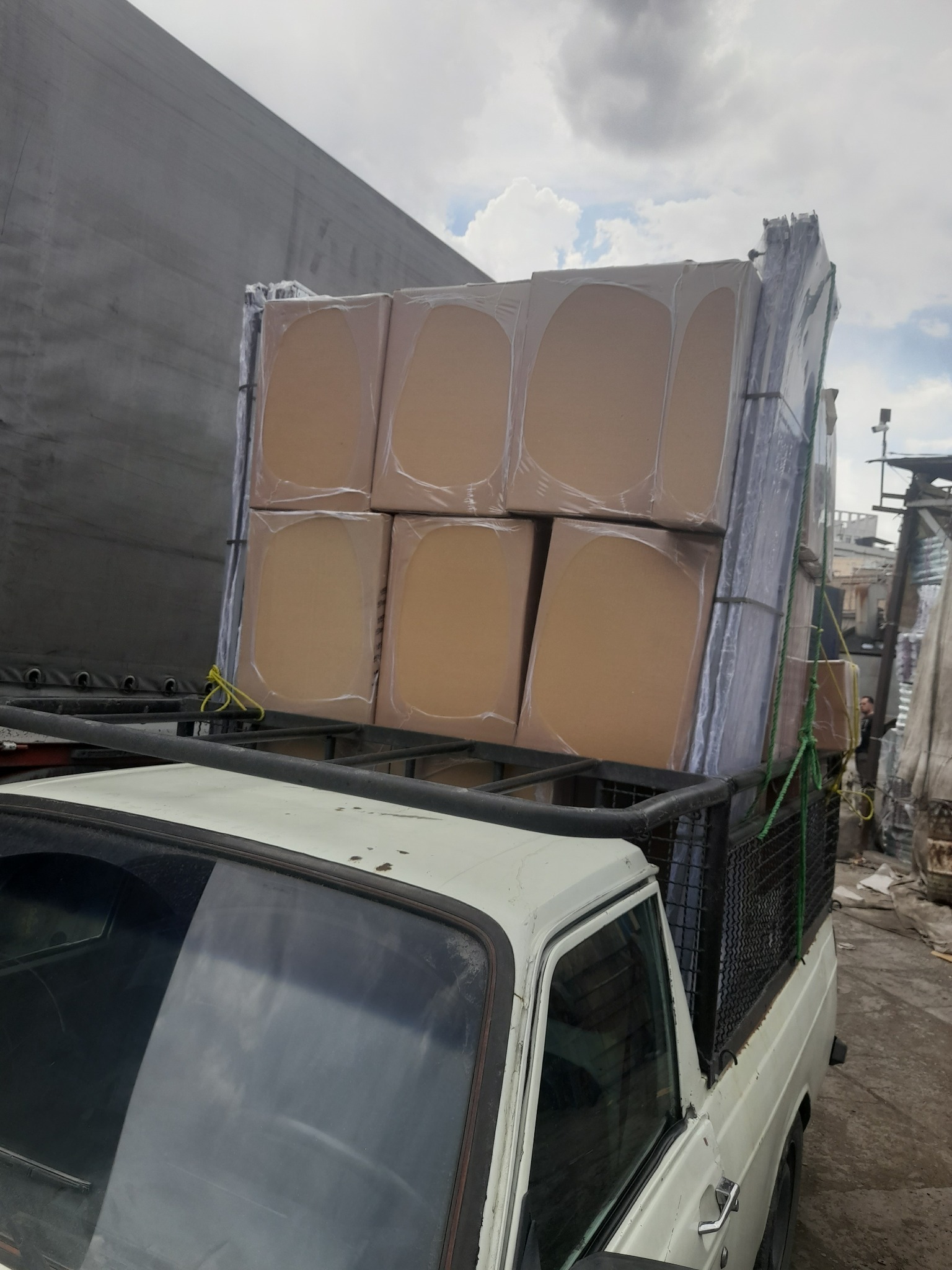 وانت بار خاکزاد