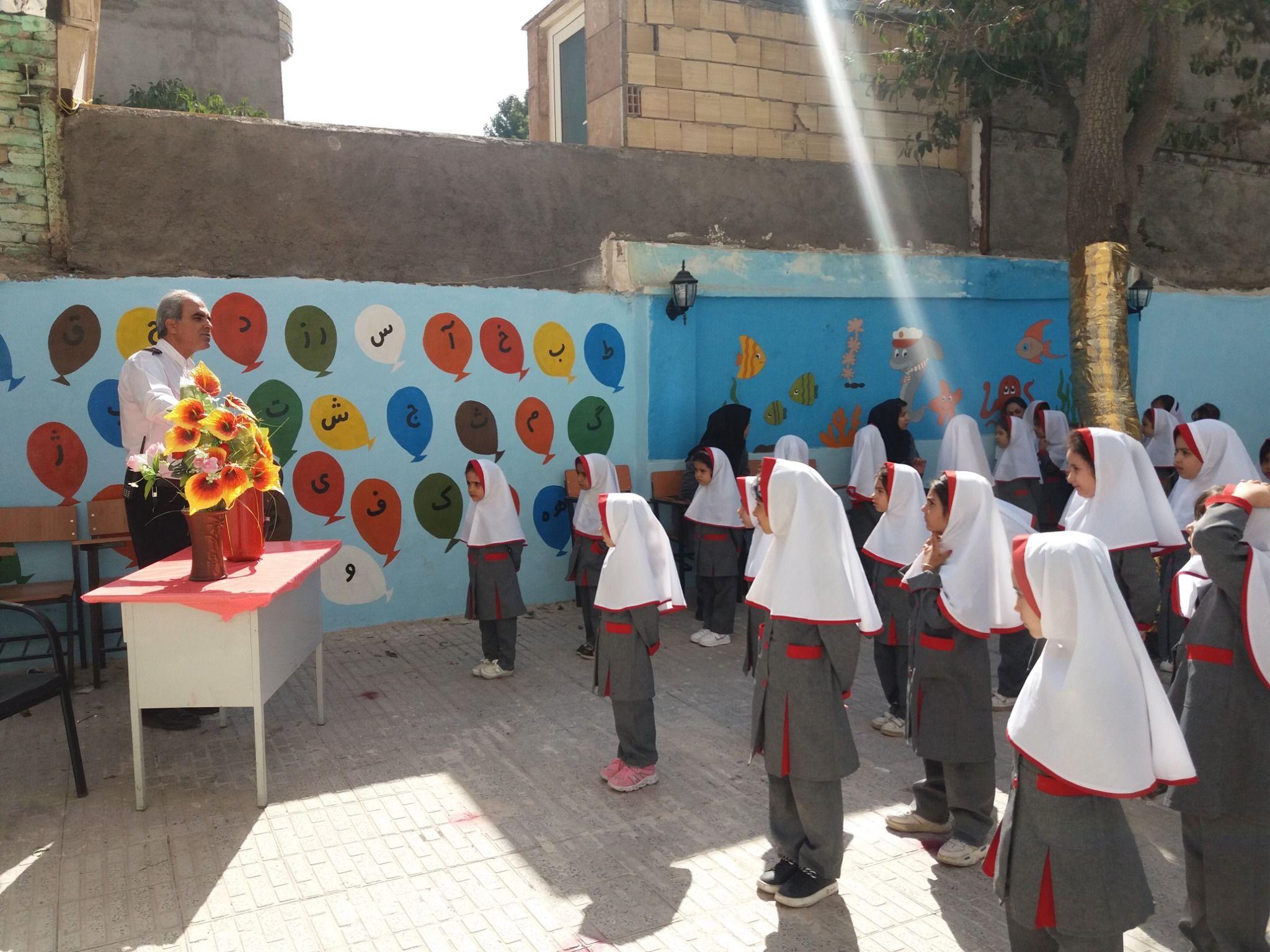 دبستان دخترانه انتظار  کانون ذهن خلاق