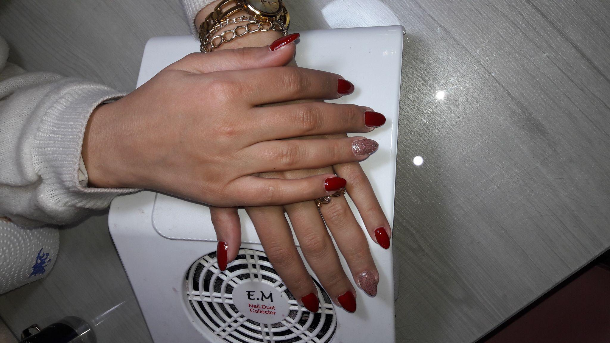 آموزش کاشت ناخن