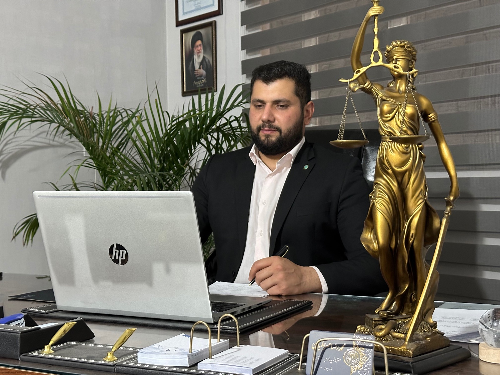 وکیل پایه یک دادگستری