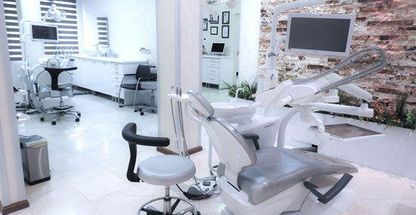 دکتر مژگان آزادخواه دندانپزشک