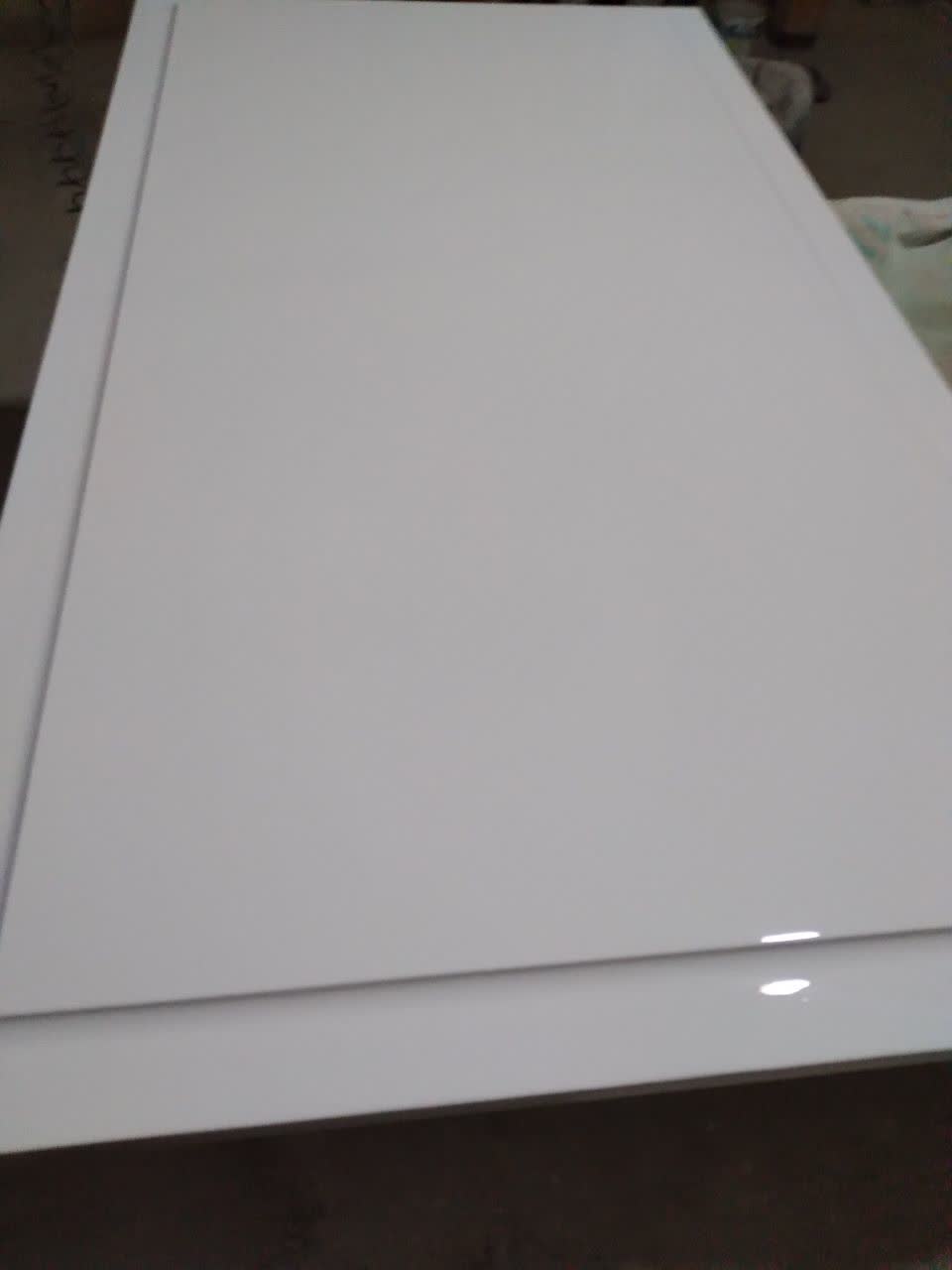 رنگکاری چوب درب چوبی کابینت دیوارکوب